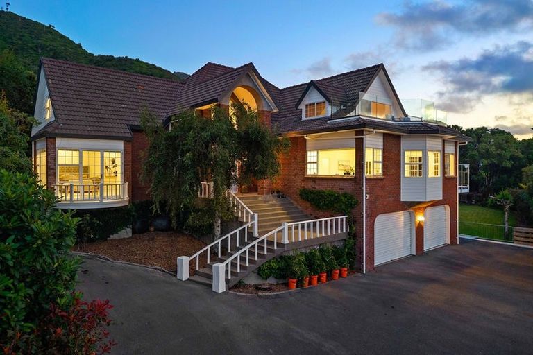 Photo of property in 105 Winara Avenue, Waikanae, 5036