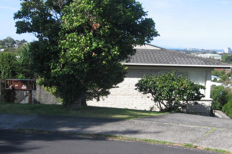 Photo of property in 1/8 Havana Place, Glenfield, Auckland, 0629