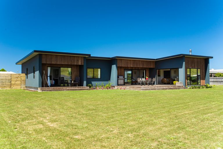 Photo of property in 8 Ferris Crescent, Wainui, Gisborne, 4010