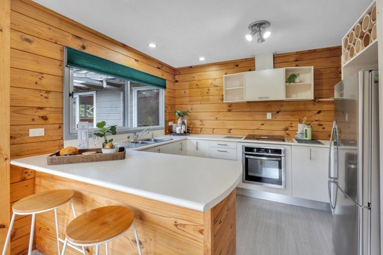 Photo of property in 34 Lochend Place, Highland Park, Auckland, 2010