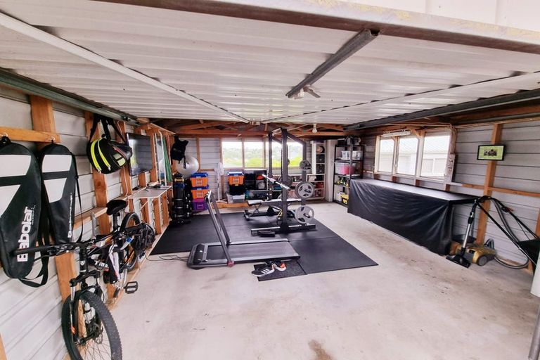 Photo of property in 1/8 Flaunty Place, West Harbour, Auckland, 0618