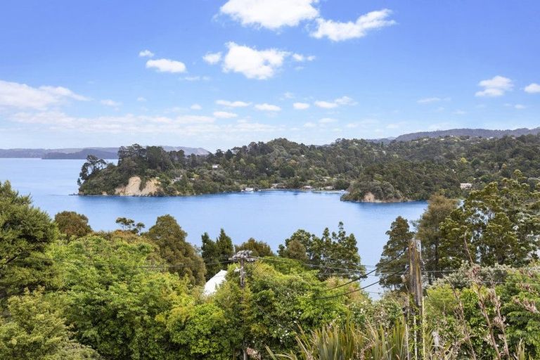 Photo of property in 20 Arapito Road, Titirangi, Auckland, 0604