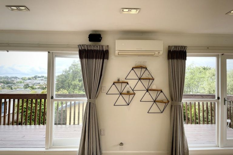 Photo of property in 1/894 East Coast Road, Northcross, Auckland, 0630