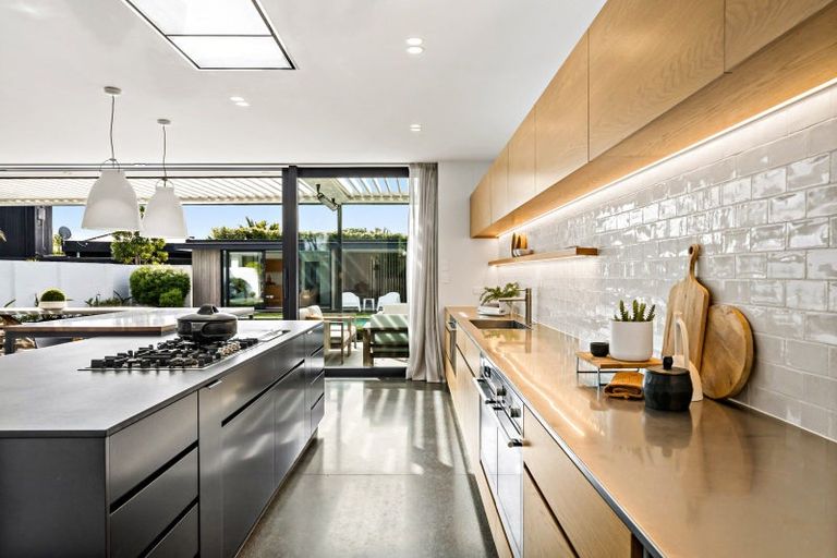 Photo of property in 106a Godden Crescent, Mission Bay, Auckland, 1071