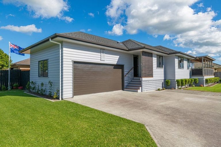 Photo of property in 7 Raabia Close, Parakai, 0830