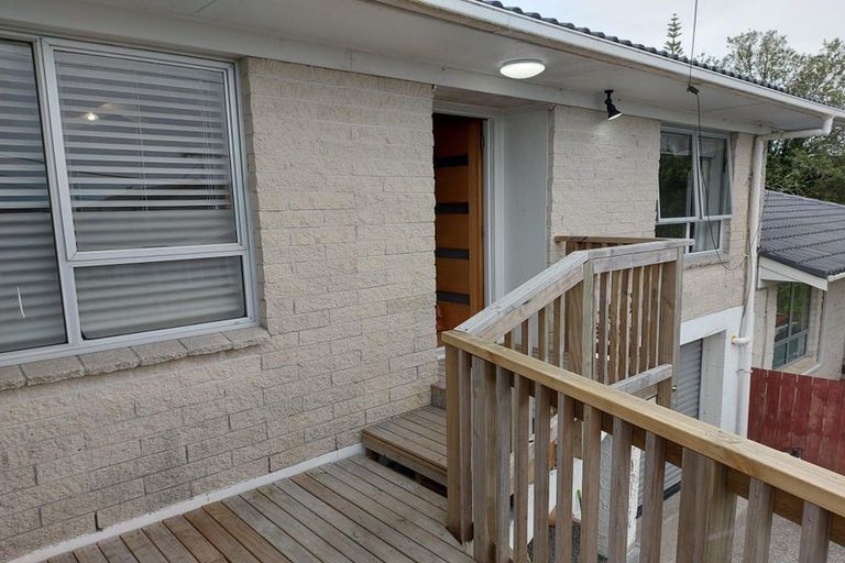 Photo of property in 1/367 Wairau Road, Totara Vale, Auckland, 0629