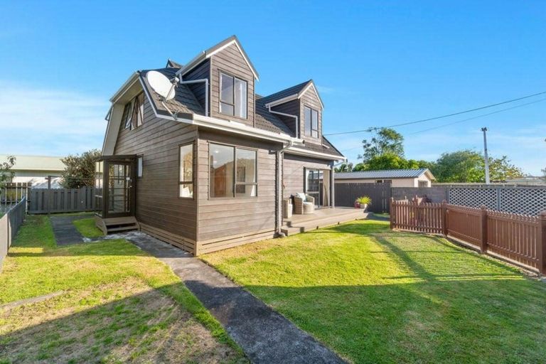 Photo of property in 1/16 Taikata Road, Te Atatu Peninsula, Auckland, 0610