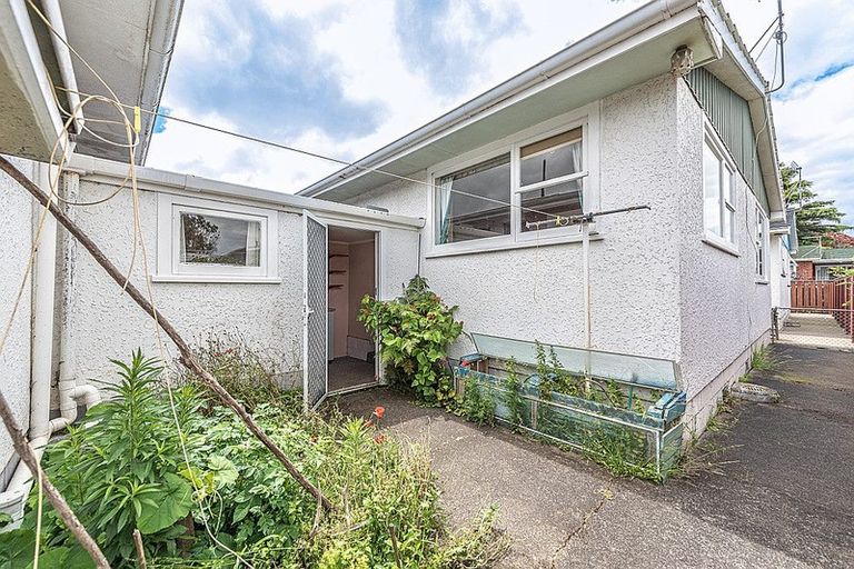 Photo of property in 3/5 Saint Leonard Street, Saint Johns Hill, Whanganui, 4501