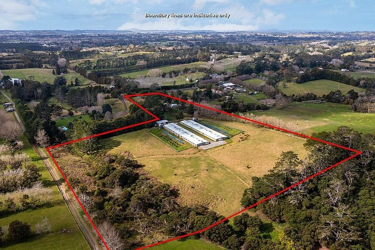 Photo of property in 118 Motu Road, Kumeu, 0891