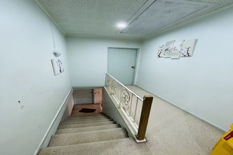 Photo of property in 42 West Lynn Road, Titirangi, Auckland, 0604