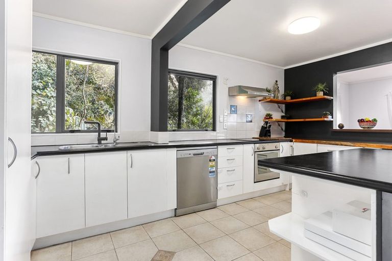 Photo of property in 30 Wood Bay Road, Titirangi, Auckland, 0604