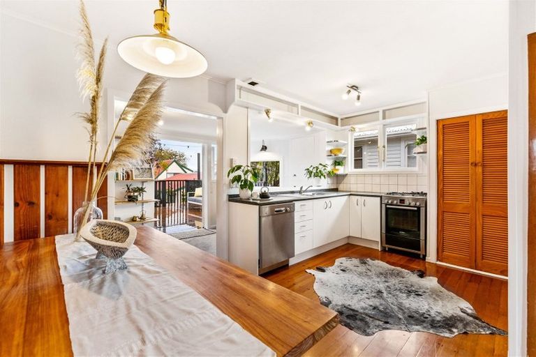 Photo of property in 48 Titoki Street, Te Atatu Peninsula, Auckland, 0610