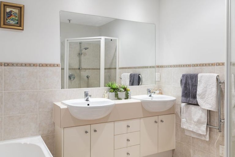 Photo of property in 4h/175 Hurstmere Road, Takapuna, Auckland, 0622