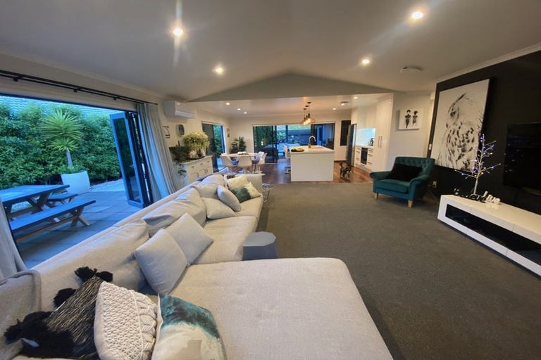 Photo of property in 64 Lorna Irene Drive, Raumati South, Paraparaumu, 5032