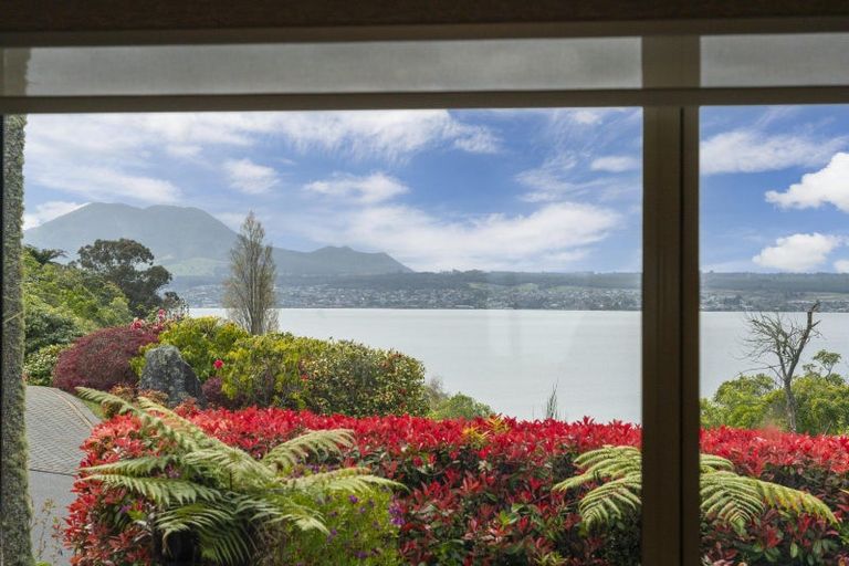 Photo of property in 19 Te Urunga Place, Acacia Bay, Taupo, 3330