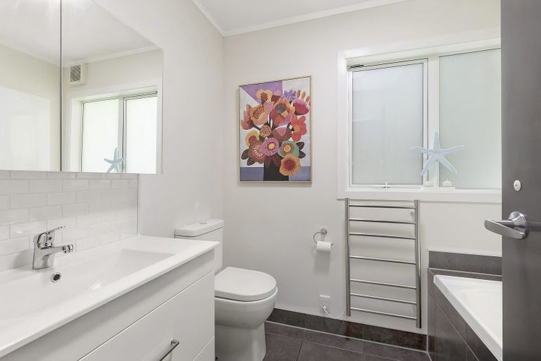 Photo of property in 68 Eskdale Road, Papakowhai, Porirua, 5024