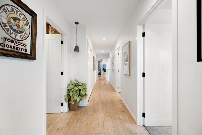 Photo of property in 5 Peterculter Drive, Wanaka, 9305