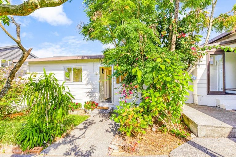 Photo of property in 30 County Road, Torbay, Auckland, 0630