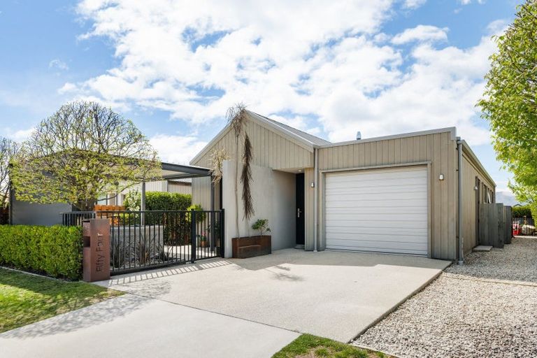 Photo of property in 54 Mount Linton Avenue, Wanaka, 9305
