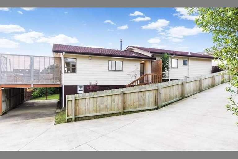 Property details for 148 Aviemore Drive, Highland Park, Auckland, 2010