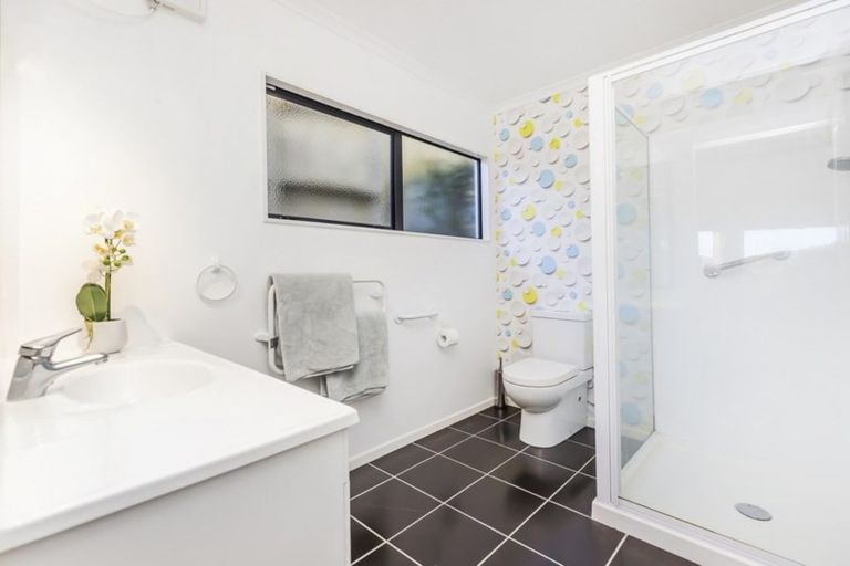 Photo of property in 13 Paremata Drive, Paremata, Porirua, 5024