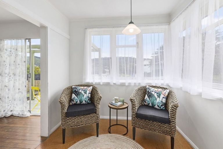 Photo of property in 12 Morgan Place, Tawa, Wellington, 5028