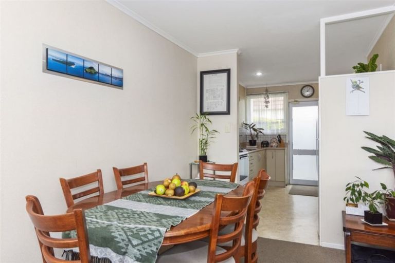 Photo of property in 2/92 Ngatai Road, Otumoetai, Tauranga, 3110