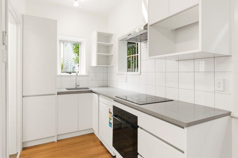 Photo of property in 89 Cambridge Terrace, Waterloo, Lower Hutt, 5011