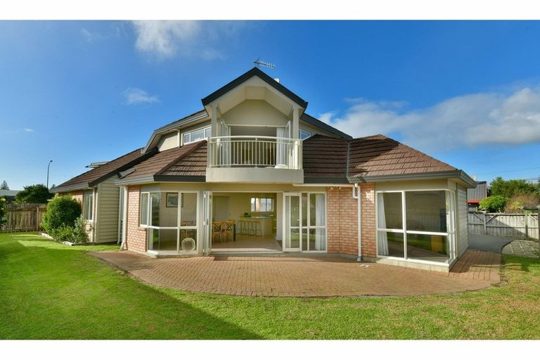 Photo of property in 168 Centreway Road, Orewa, 0931