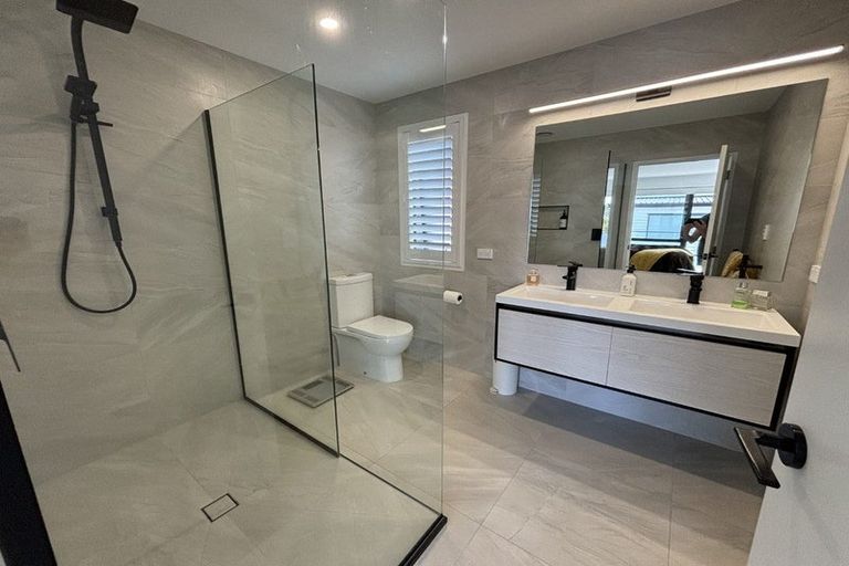 Photo of property in 16 Mutetai Road, Clarks Beach, 2122