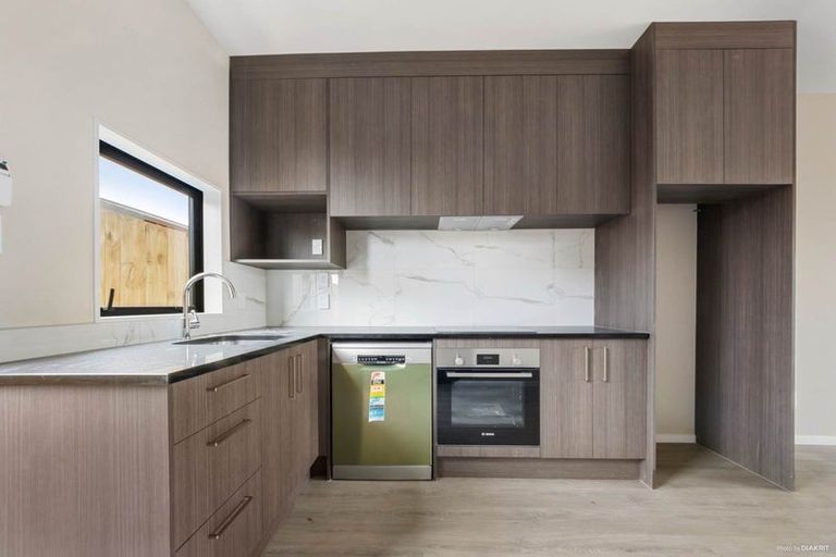 Photo of property in 6/53 Archibald Road, Kelston, Auckland, 0602