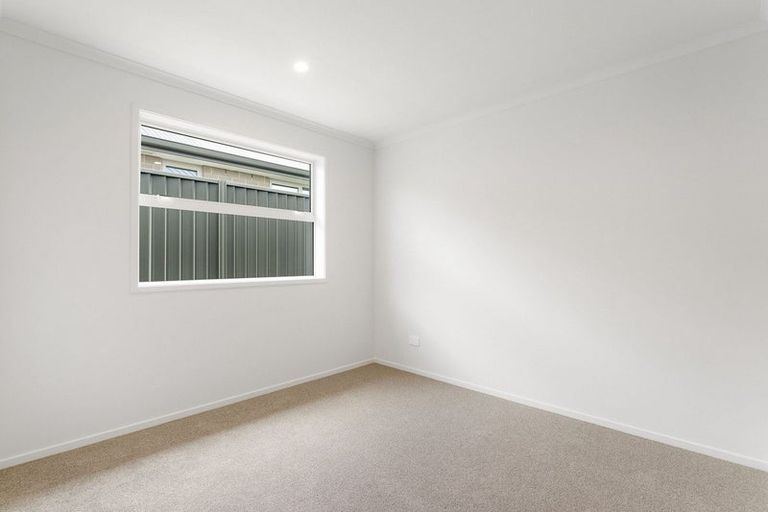 Photo of property in 11 Hammick Crescent, Pyes Pa, 3112