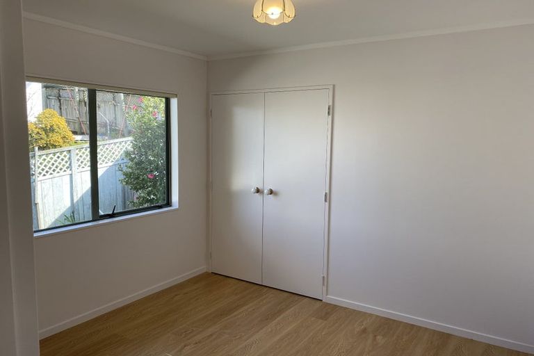 Photo of property in 1/4 Mossop Rise, Glenfield, Auckland, 0629