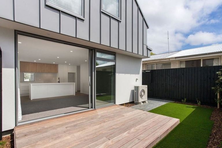 Photo of property in 31 Oxley Avenue, St Albans, Christchurch, 8014