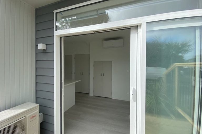 Photo of property in 2/2 Moor Avenue, Te Atatu Peninsula, Auckland, 0610