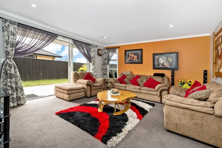 Photo of property in 21 Shillingford Boulevard, Rolleston, 7615