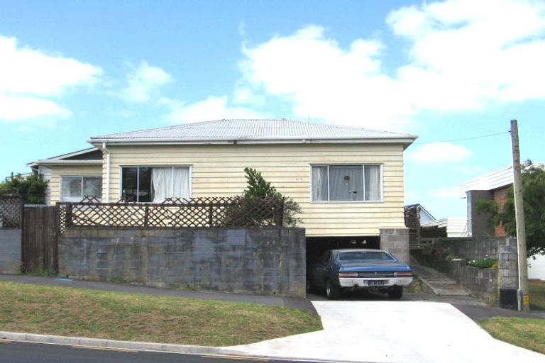 Photo of property in 177 Birkenhead Avenue, Birkenhead, Auckland, 0626