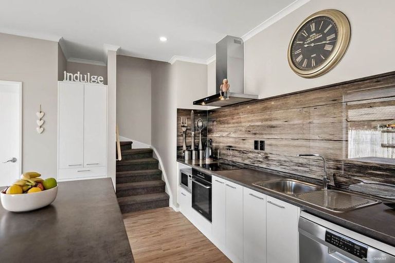 Photo of property in 6 Derg Place, East Tamaki, Auckland, 2013