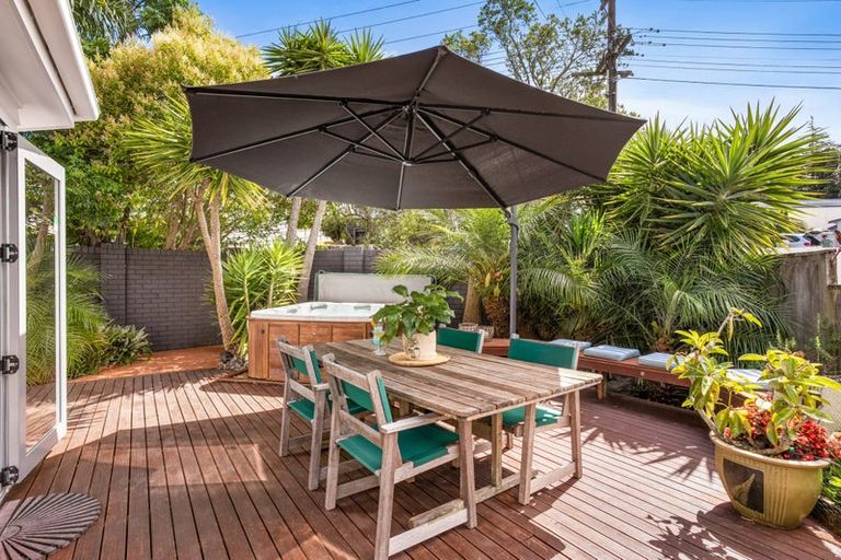 Photo of property in 11 Bank Street, Hillcrest, Auckland, 0627