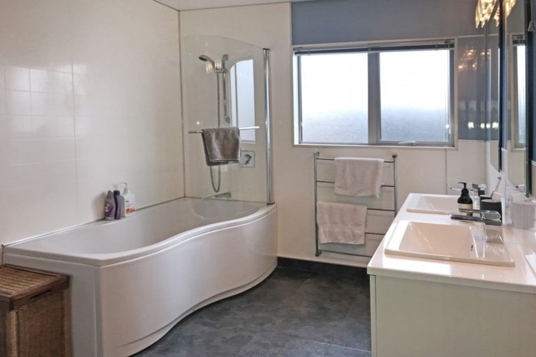 Photo of property in 18 Moir Street, Balclutha, 9230