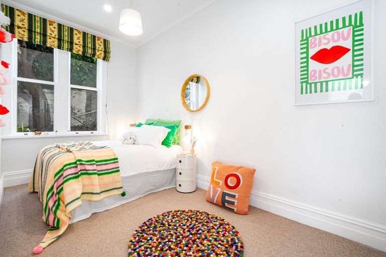 Photo of property in 2 The Crescent, Roseneath, Wellington, 6011