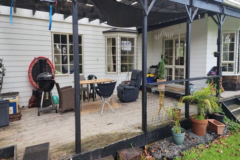 Photo of property in 122 Boord Crescent, Kumeu, 0891