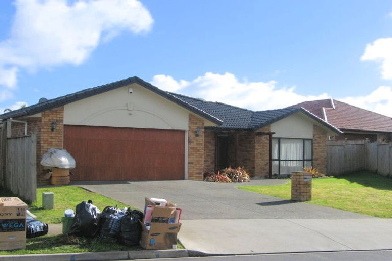 Photo of property in 15 Walter Haddrell Crescent, Flat Bush, Auckland, 2016