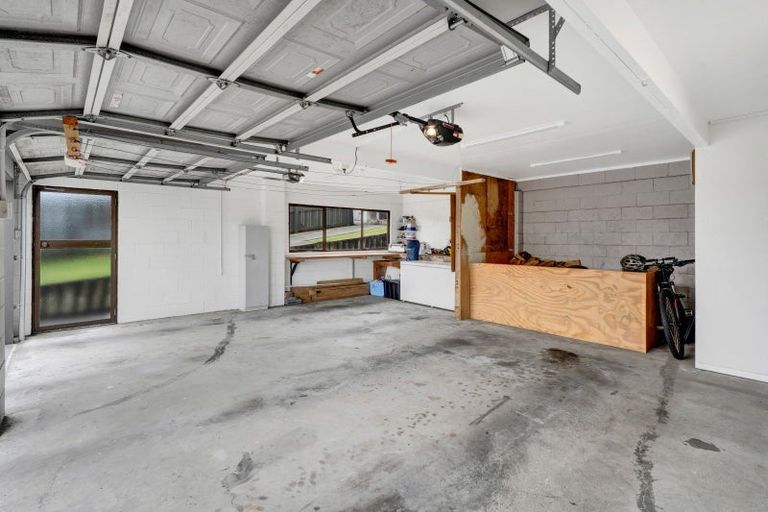 Photo of property in 17 Caledonia Place, Highlands Park, New Plymouth, 4312