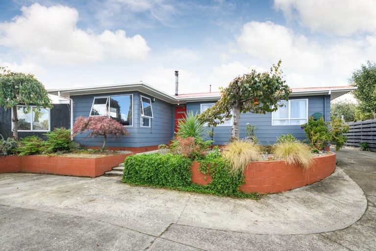Photo of property in 2 Grant Place, Awapuni, Palmerston North, 4412