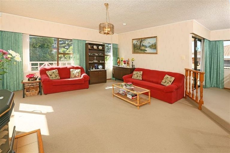 Photo of property in 12 Rhinevale Close, Henderson, Auckland, 0612