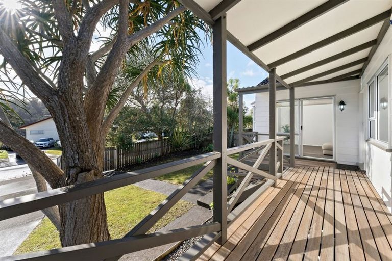 Photo of property in 6 Hotspur Place, Bayview, Auckland, 0629