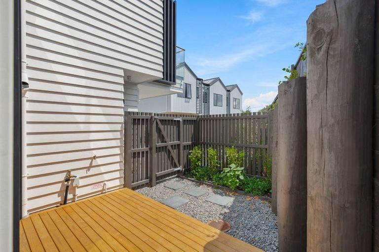 Photo of property in 7/13 Fairdale Place, Birkdale, Auckland, 0626