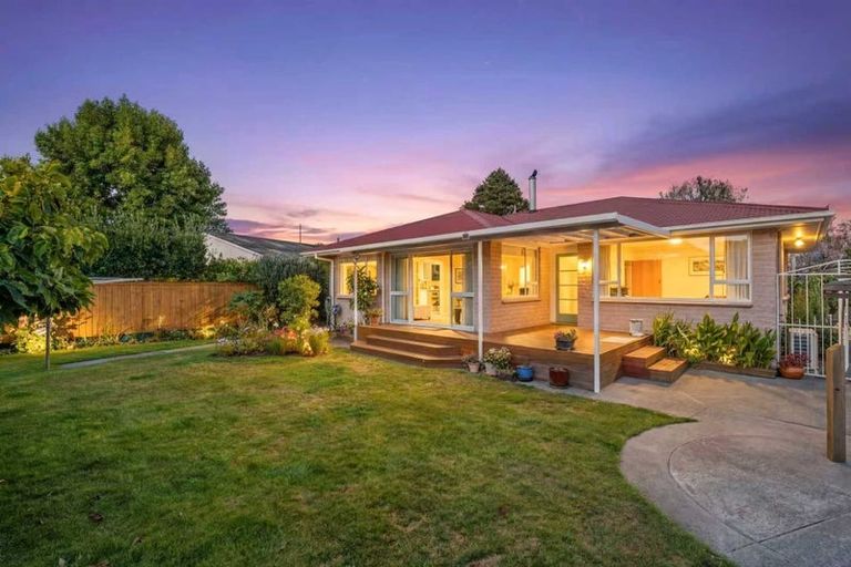 Photo of property in 10 Ron Place, Bishopdale, Christchurch, 8051