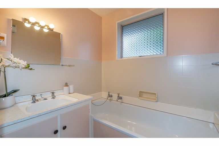 Photo of property in 48 Oldwood Street, Bishopdale, Christchurch, 8053